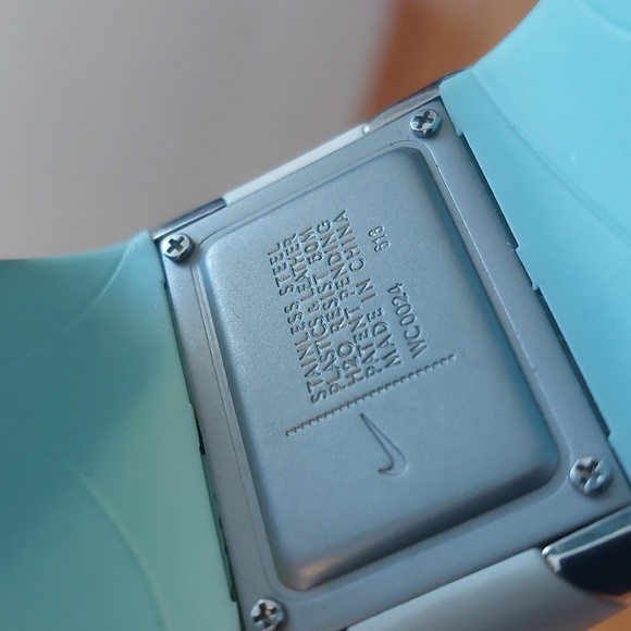 Nike Merge Attract White Sports Watch Chunky - Picture 7 of 7